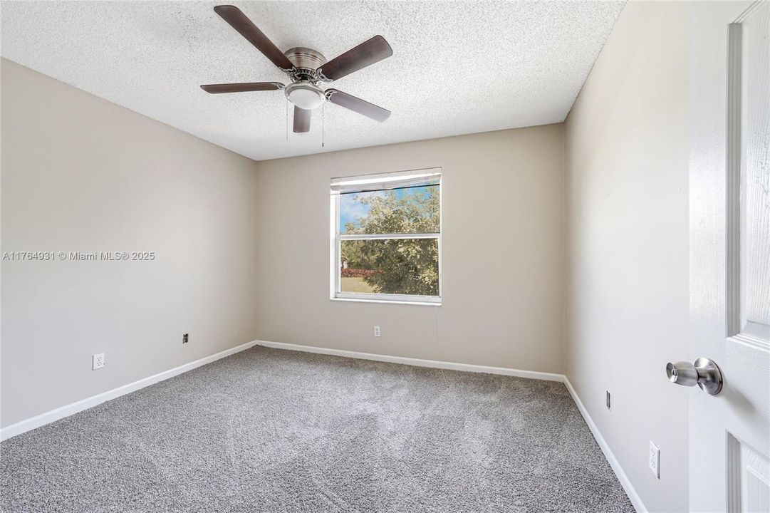 最近售出: $449,900 (4 贝兹, 2 浴室, 2008 平方英尺)