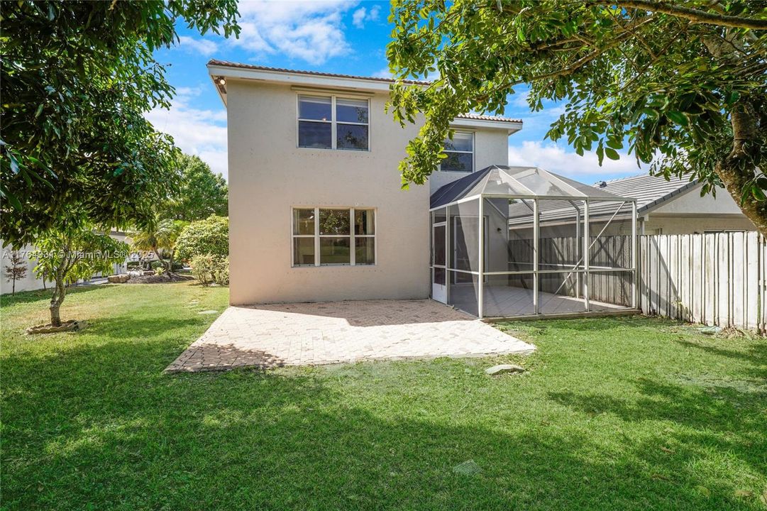 最近售出: $449,900 (4 贝兹, 2 浴室, 2008 平方英尺)