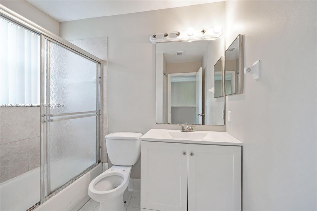 最近售出: $449,900 (4 贝兹, 2 浴室, 2008 平方英尺)