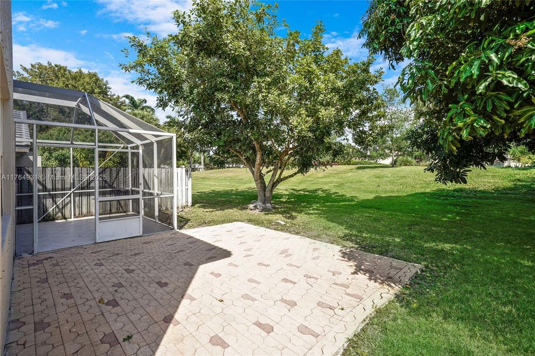 最近售出: $449,900 (4 贝兹, 2 浴室, 2008 平方英尺)