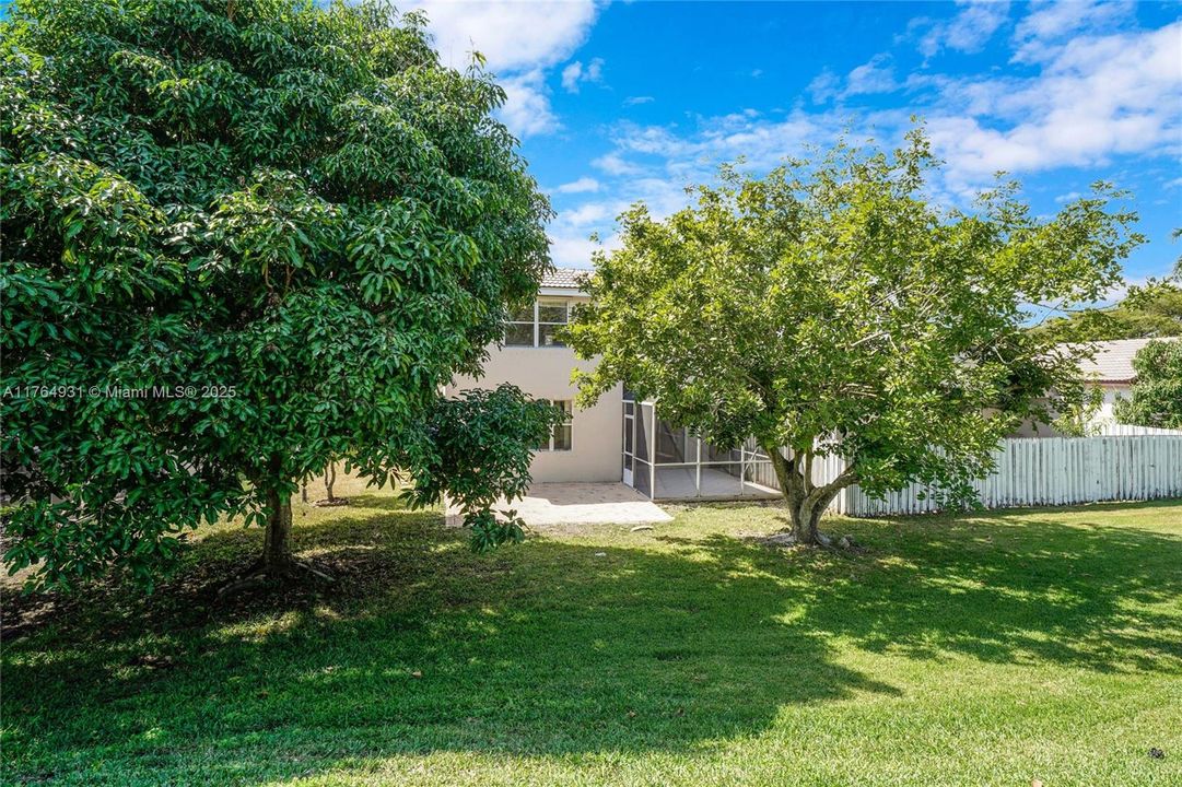 最近售出: $449,900 (4 贝兹, 2 浴室, 2008 平方英尺)