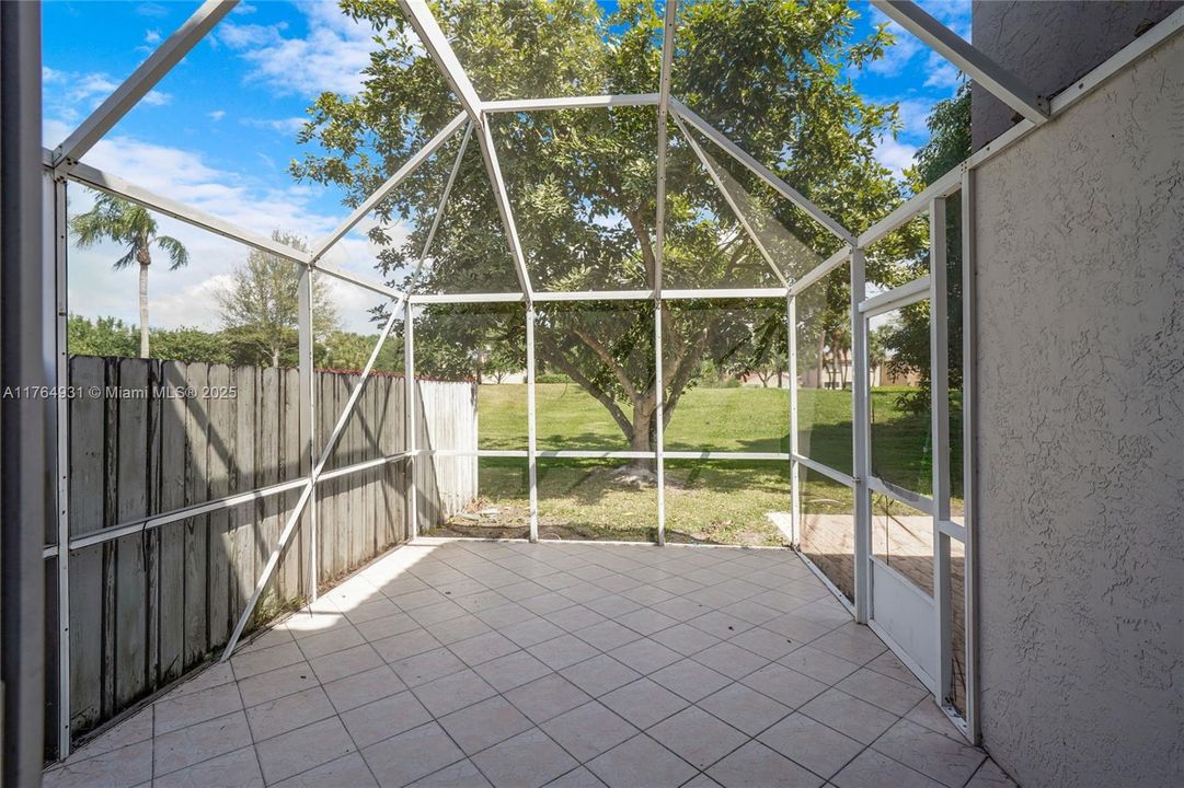 最近售出: $449,900 (4 贝兹, 2 浴室, 2008 平方英尺)