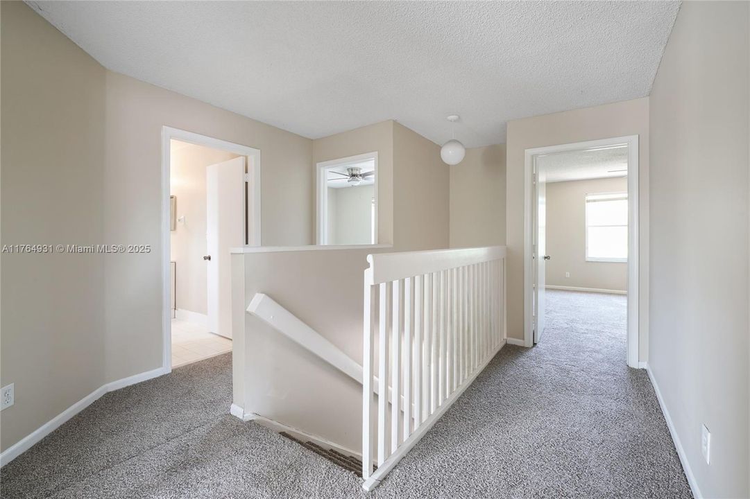 最近售出: $449,900 (4 贝兹, 2 浴室, 2008 平方英尺)