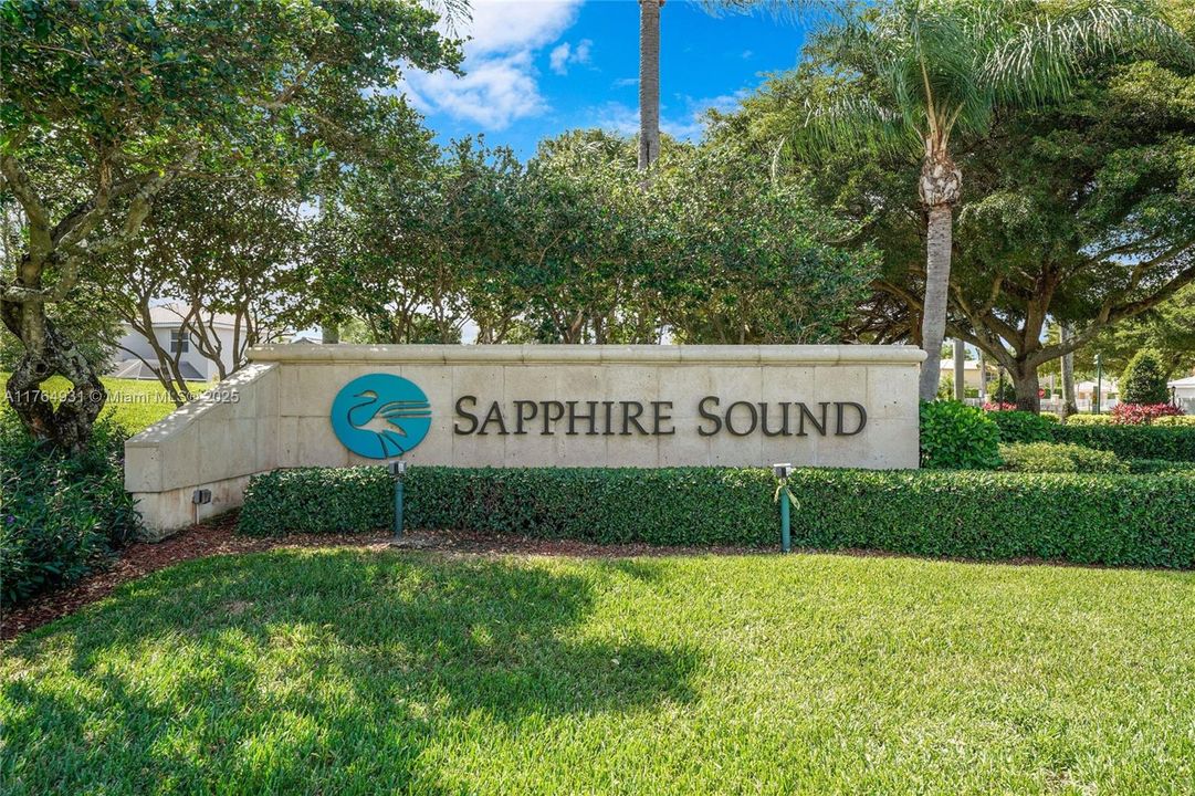 最近售出: $449,900 (4 贝兹, 2 浴室, 2008 平方英尺)