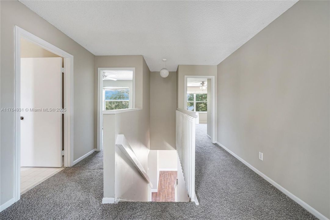 最近售出: $449,900 (4 贝兹, 2 浴室, 2008 平方英尺)