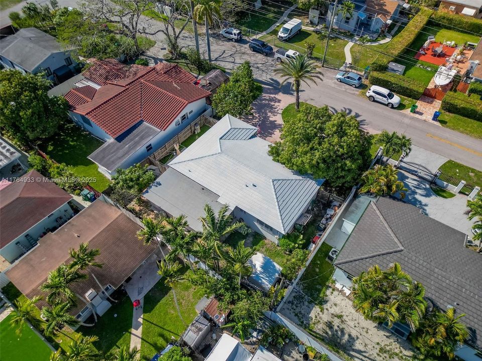 En Venta: $799,000 (4 camas, 3 baños, 932 Pies cuadrados)