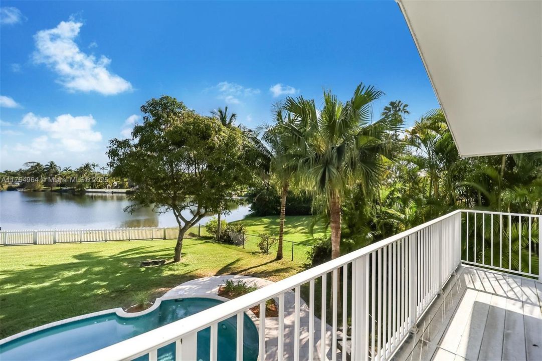 最近售出: $1,995,000 (4 贝兹, 3 浴室, 3287 平方英尺)