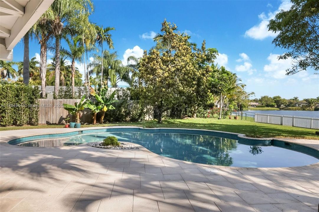 最近售出: $1,995,000 (4 贝兹, 3 浴室, 3287 平方英尺)