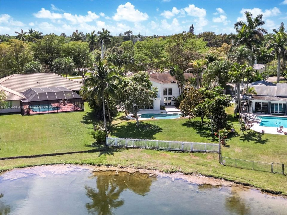 最近售出: $1,995,000 (4 贝兹, 3 浴室, 3287 平方英尺)