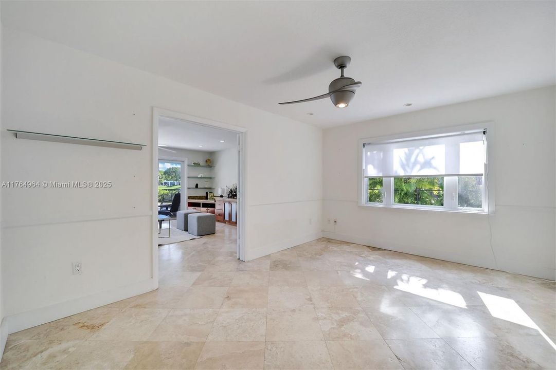 最近售出: $1,995,000 (4 贝兹, 3 浴室, 3287 平方英尺)