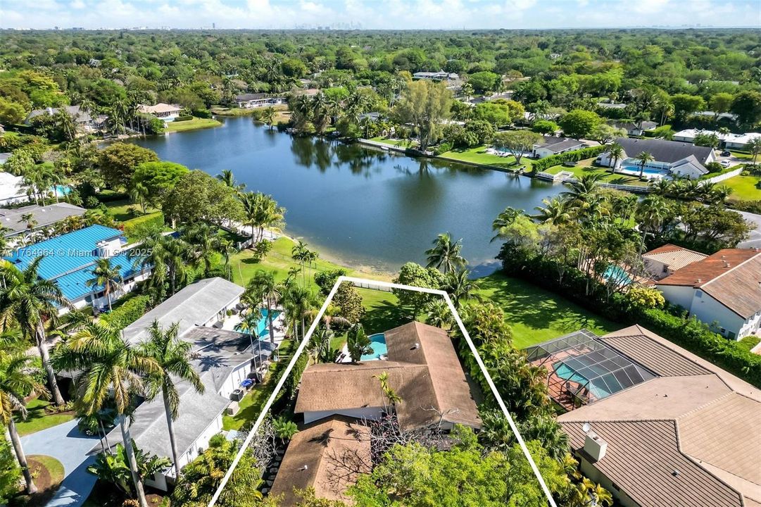 最近售出: $1,995,000 (4 贝兹, 3 浴室, 3287 平方英尺)