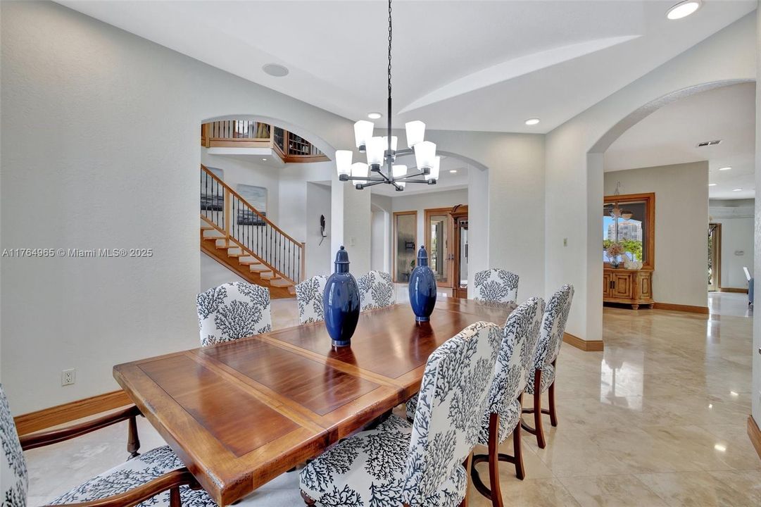 Недавно продано: $5,750,000 (4 спален, 4 ванн, 6788 Квадратных фут)