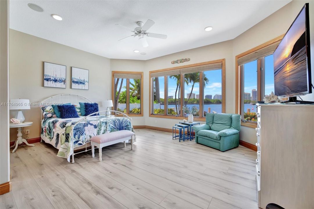 Недавно продано: $5,750,000 (4 спален, 4 ванн, 6788 Квадратных фут)