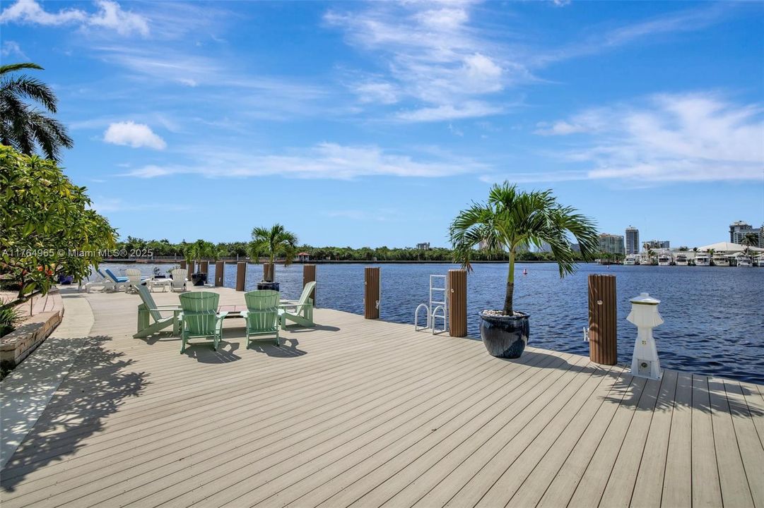 Недавно продано: $5,750,000 (4 спален, 4 ванн, 6788 Квадратных фут)