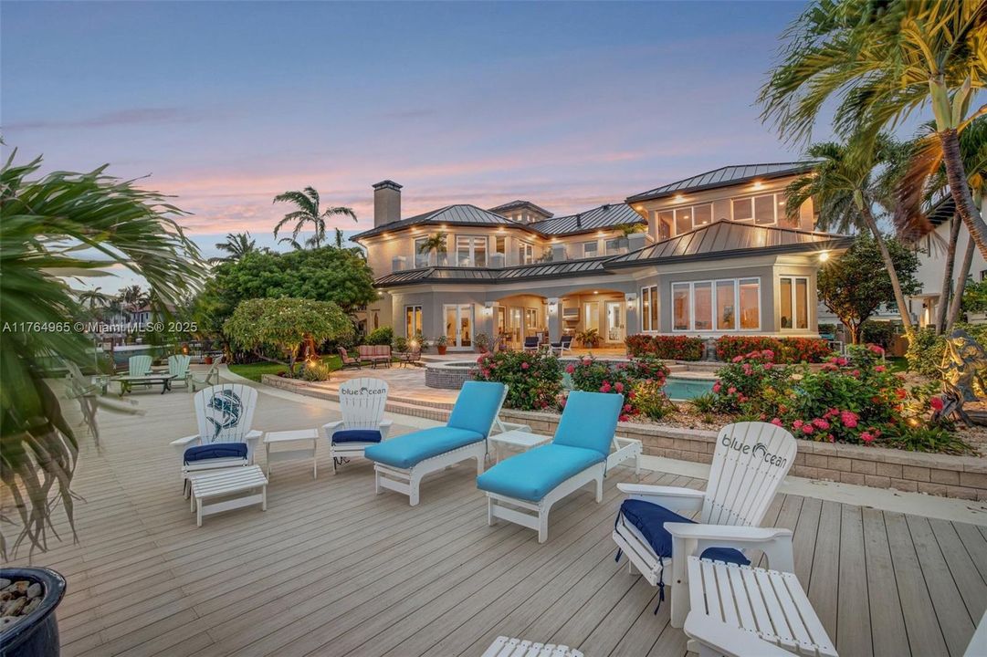 Недавно продано: $5,750,000 (4 спален, 4 ванн, 6788 Квадратных фут)