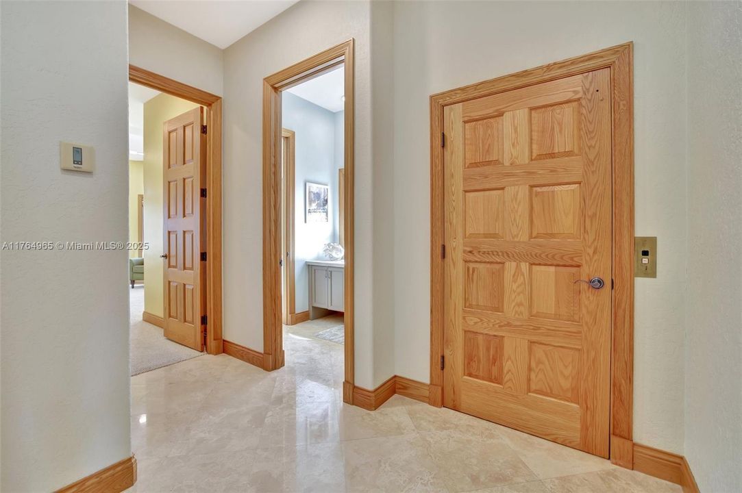 Недавно продано: $5,750,000 (4 спален, 4 ванн, 6788 Квадратных фут)