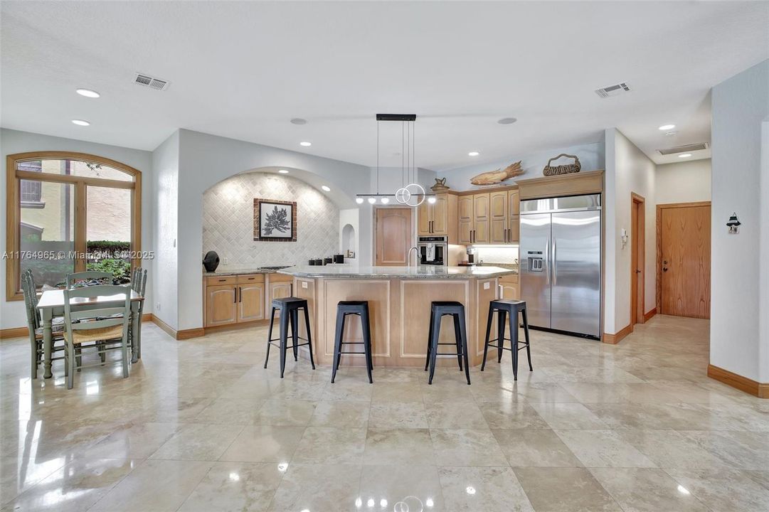 Недавно продано: $5,750,000 (4 спален, 4 ванн, 6788 Квадратных фут)