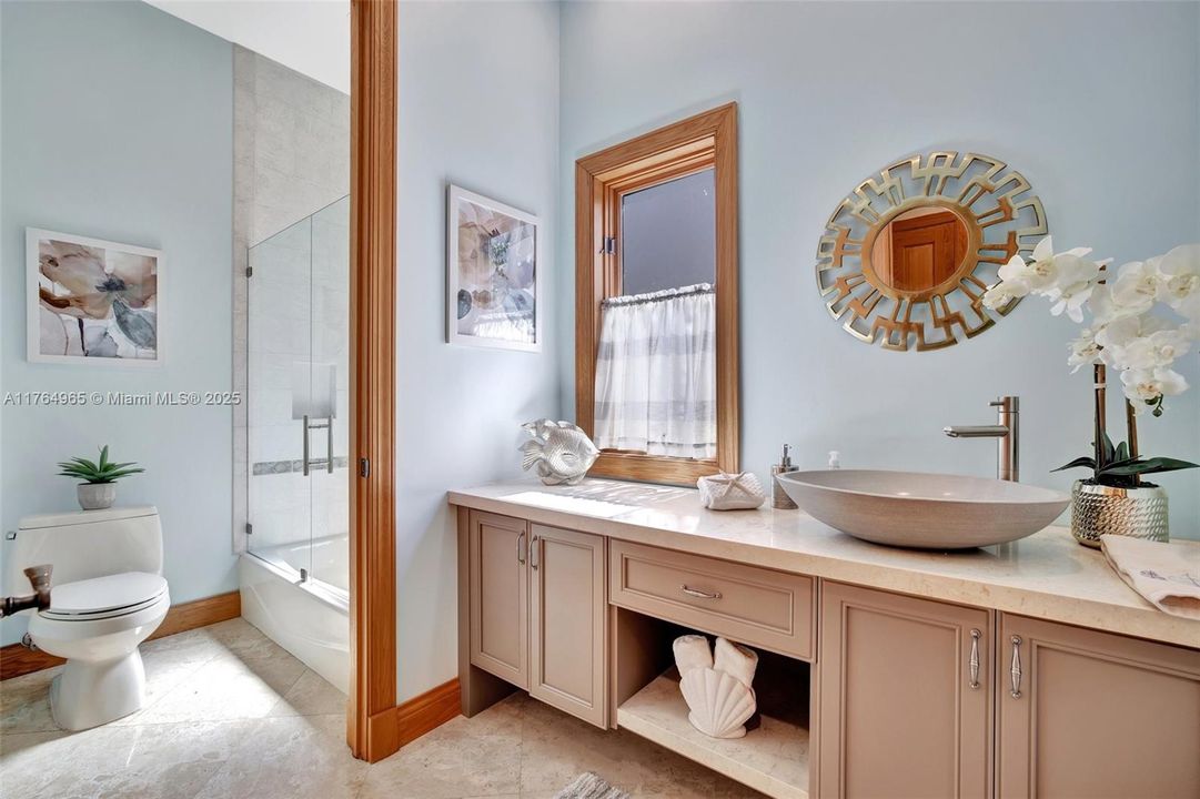 Недавно продано: $5,750,000 (4 спален, 4 ванн, 6788 Квадратных фут)