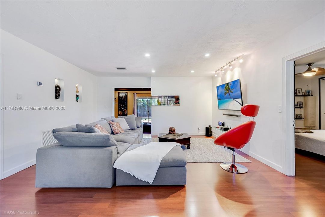 Recently Sold: $599,900 (3 beds, 2 baths, 1790 Square Feet)