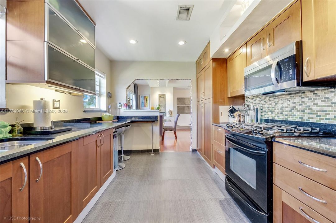 Recently Sold: $599,900 (3 beds, 2 baths, 1790 Square Feet)