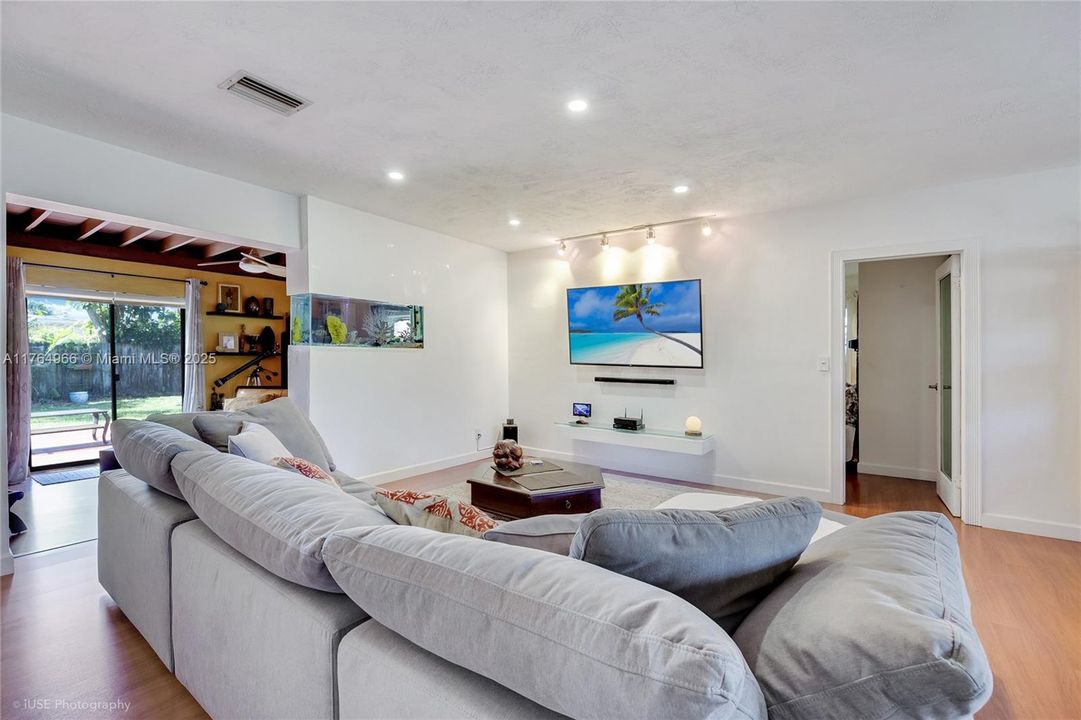 Recently Sold: $599,900 (3 beds, 2 baths, 1790 Square Feet)