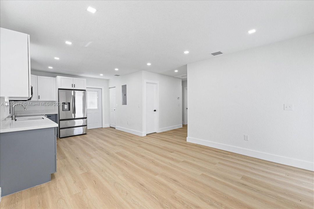 Recently Sold: $455,000 (3 beds, 2 baths, 900 Square Feet)