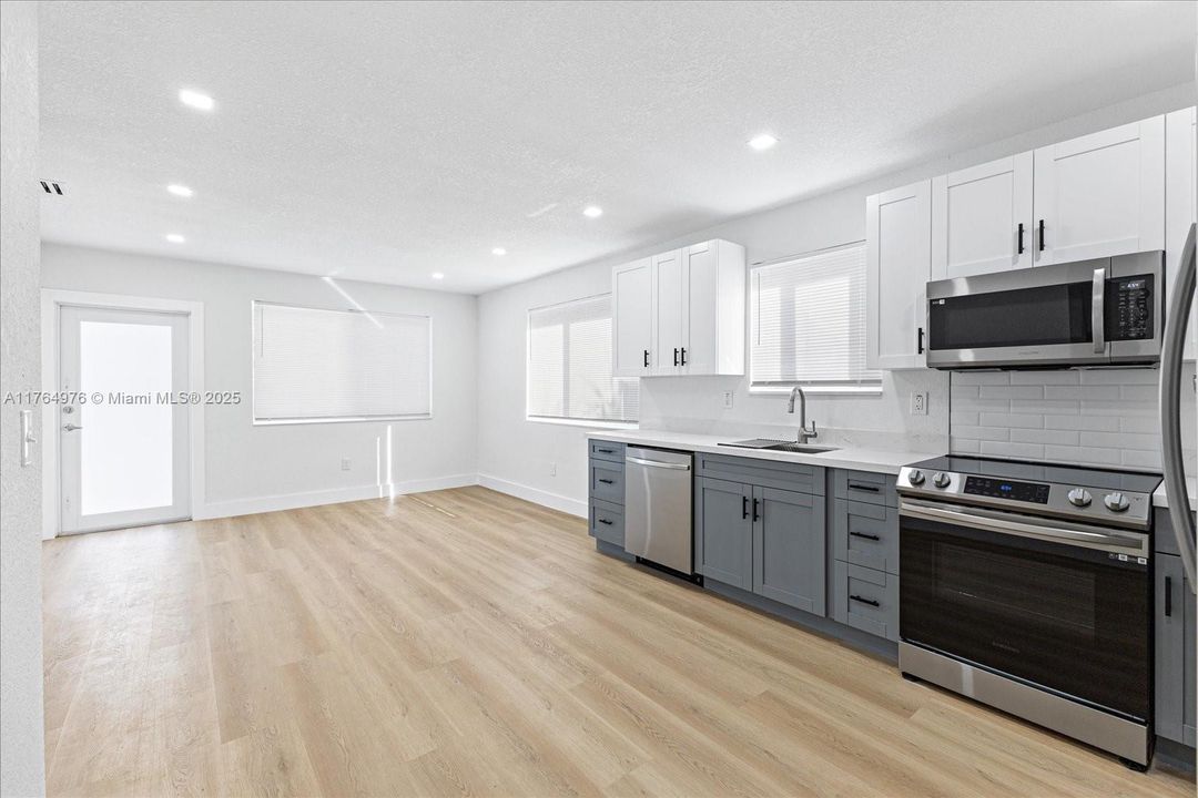 Recently Sold: $455,000 (3 beds, 2 baths, 900 Square Feet)