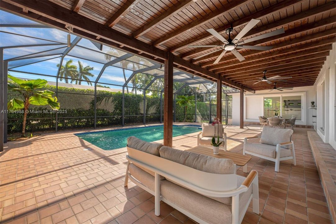 Recently Sold: $2,500,000 (5 beds, 3 baths, 3207 Square Feet)