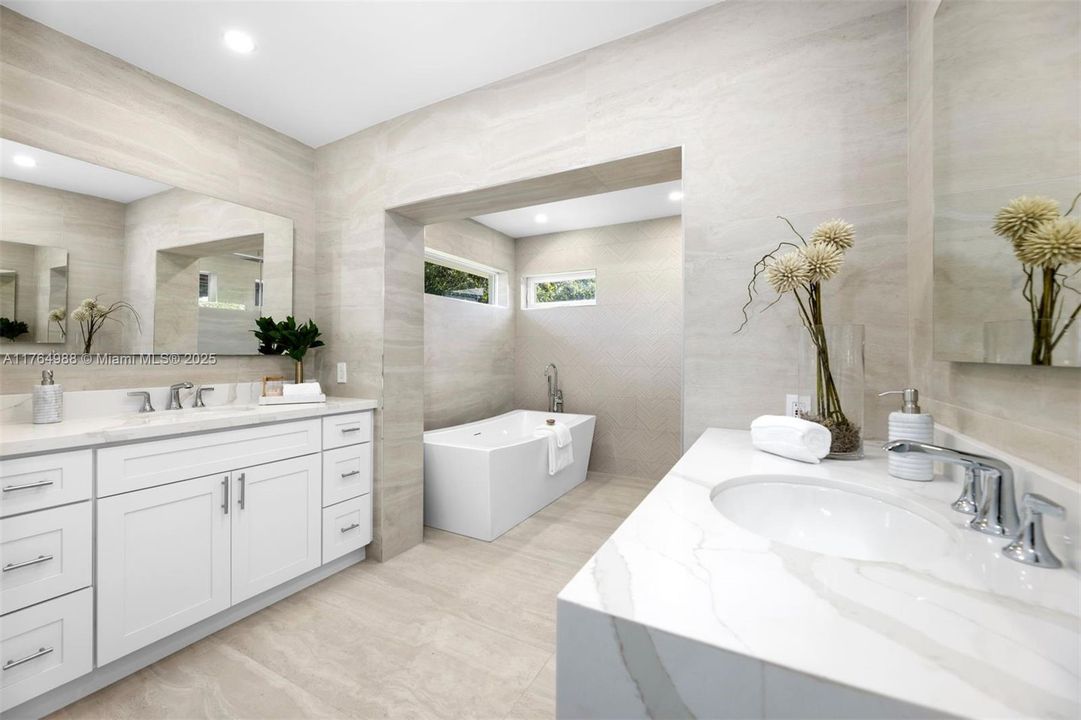 Recently Sold: $2,500,000 (5 beds, 3 baths, 3207 Square Feet)