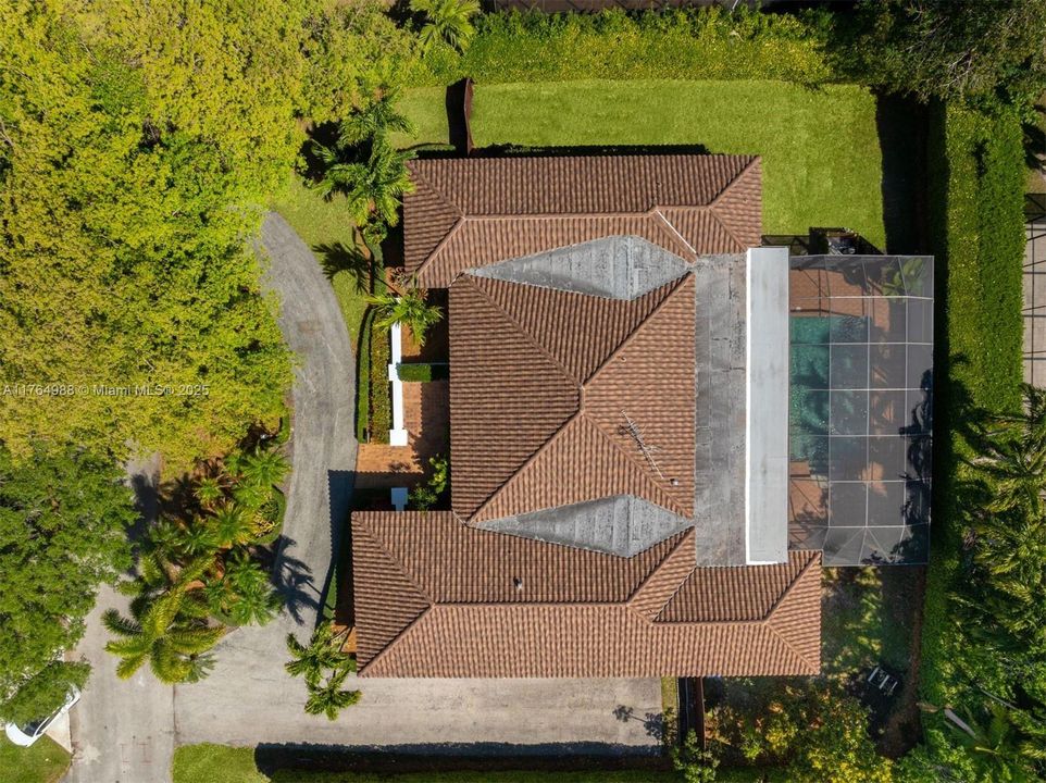 Recently Sold: $2,500,000 (5 beds, 3 baths, 3207 Square Feet)