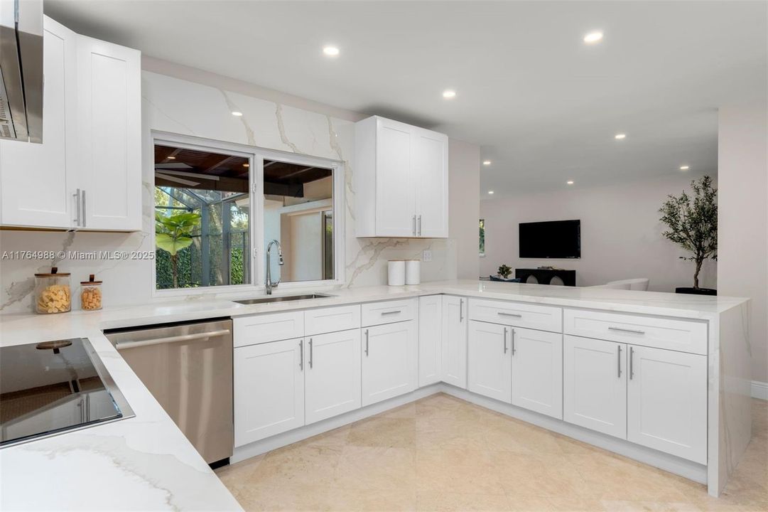 Recently Sold: $2,500,000 (5 beds, 3 baths, 3207 Square Feet)