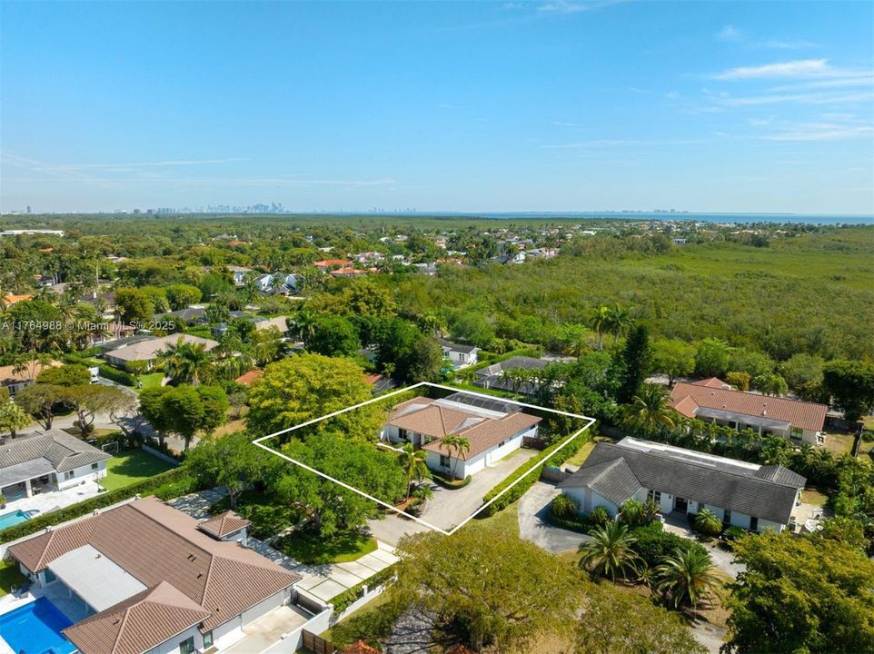 Recently Sold: $2,500,000 (5 beds, 3 baths, 3207 Square Feet)