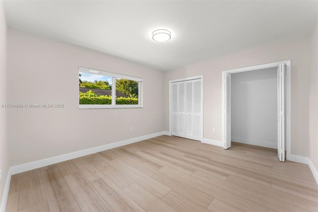 Recently Sold: $2,500,000 (5 beds, 3 baths, 3207 Square Feet)