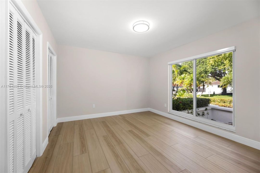 Recently Sold: $2,500,000 (5 beds, 3 baths, 3207 Square Feet)