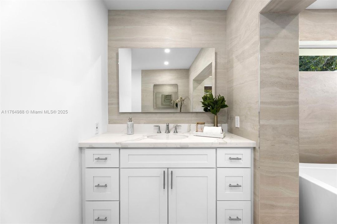 Recently Sold: $2,500,000 (5 beds, 3 baths, 3207 Square Feet)