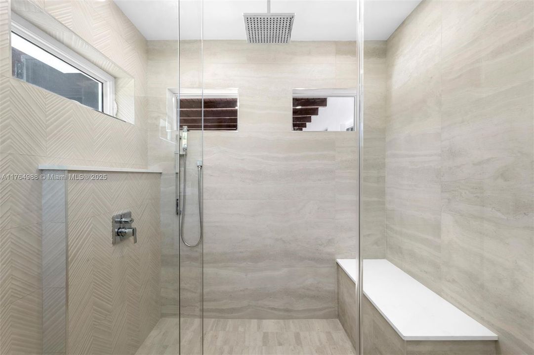 Recently Sold: $2,500,000 (5 beds, 3 baths, 3207 Square Feet)