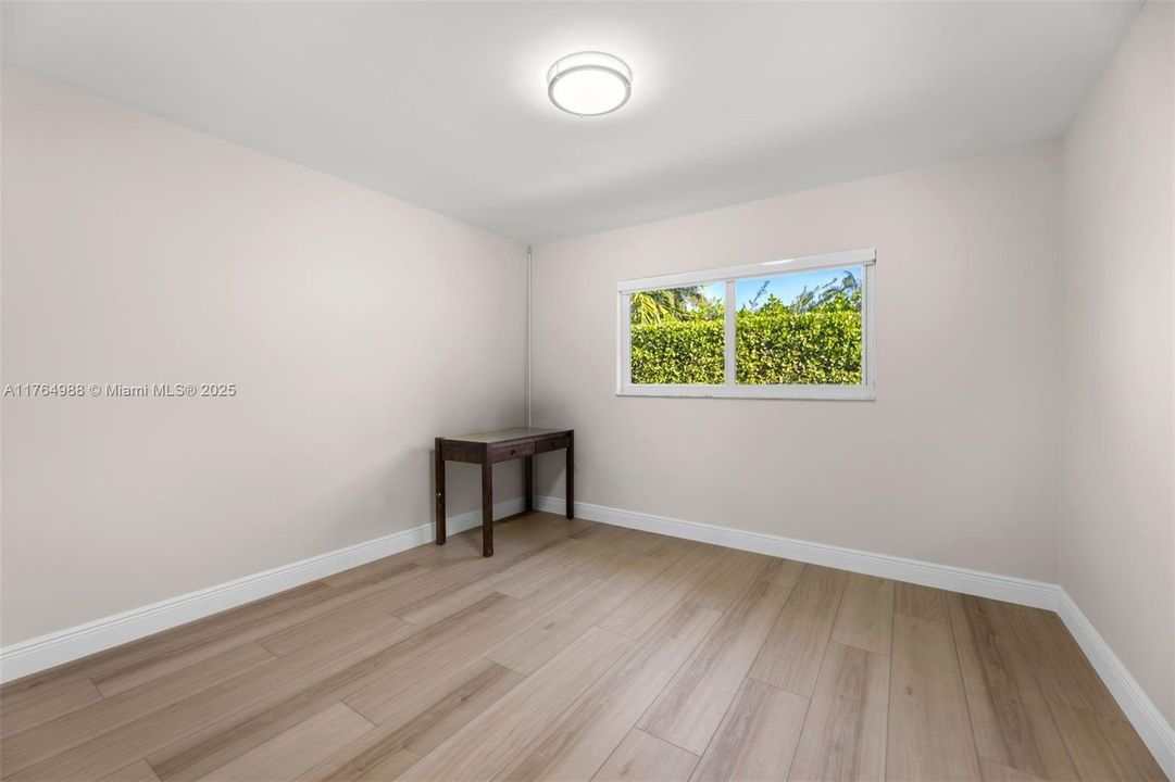 Recently Sold: $2,500,000 (5 beds, 3 baths, 3207 Square Feet)