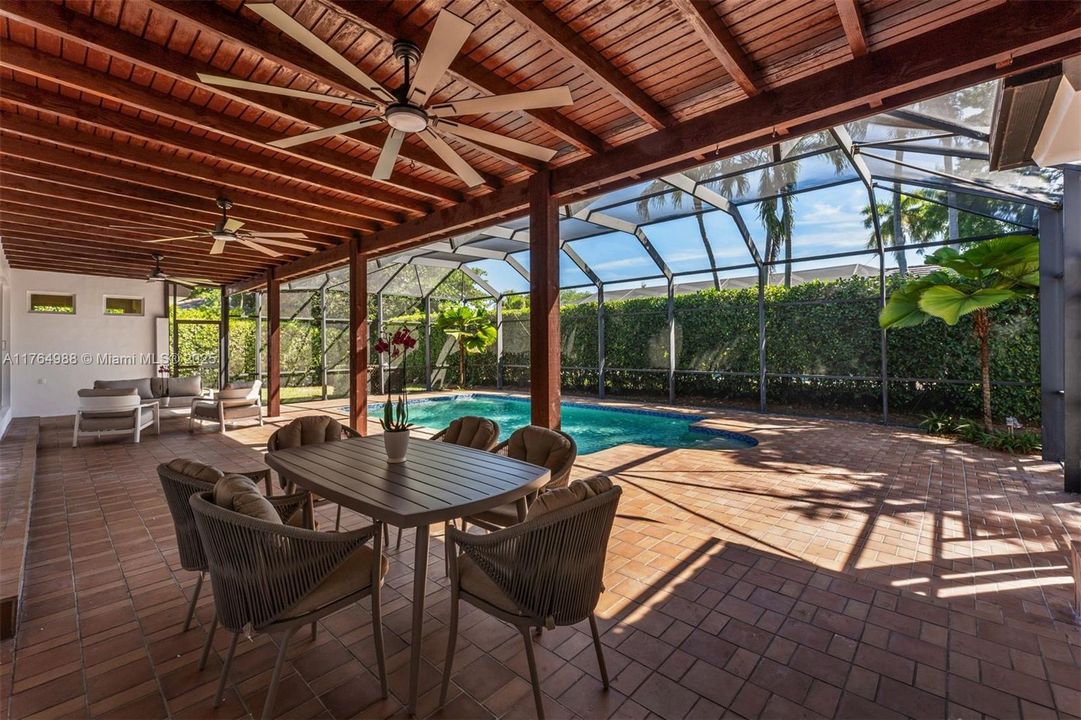 Recently Sold: $2,500,000 (5 beds, 3 baths, 3207 Square Feet)