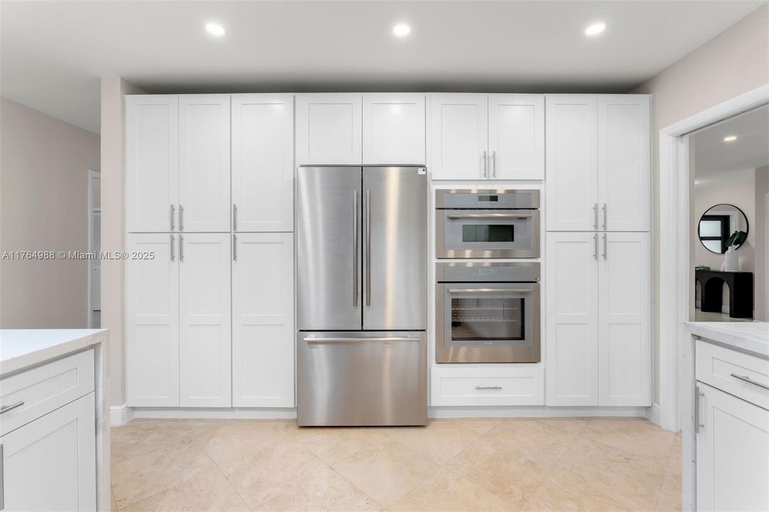 Recently Sold: $2,500,000 (5 beds, 3 baths, 3207 Square Feet)