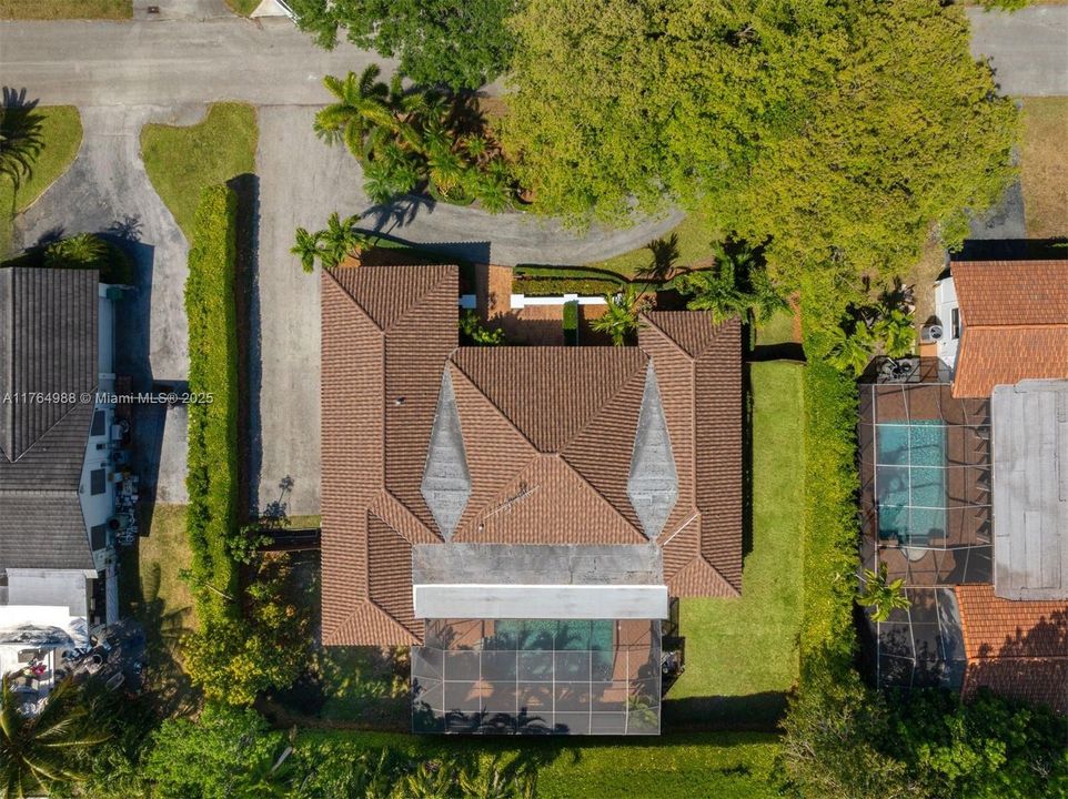 Recently Sold: $2,500,000 (5 beds, 3 baths, 3207 Square Feet)