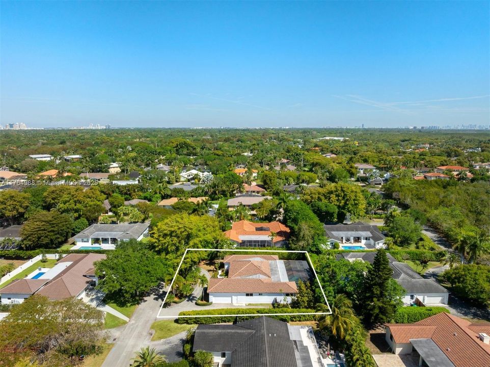 Recently Sold: $2,500,000 (5 beds, 3 baths, 3207 Square Feet)