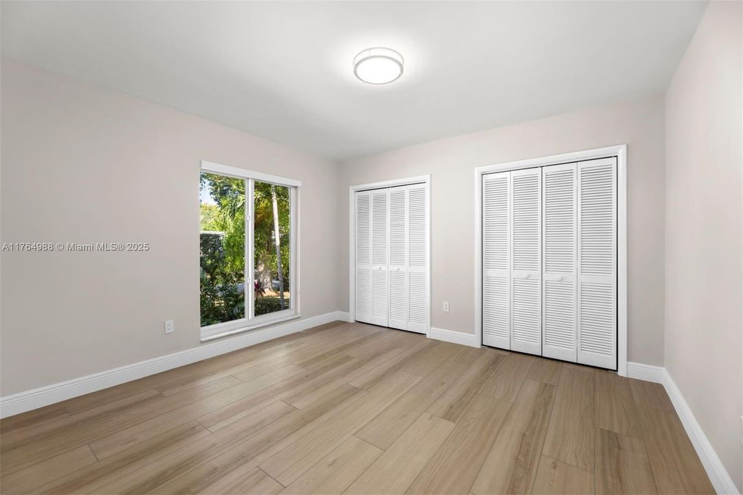 Recently Sold: $2,500,000 (5 beds, 3 baths, 3207 Square Feet)