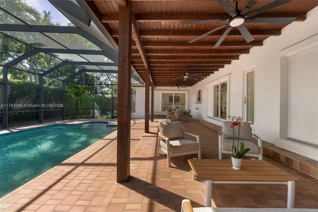 Recently Sold: $2,500,000 (5 beds, 3 baths, 3207 Square Feet)