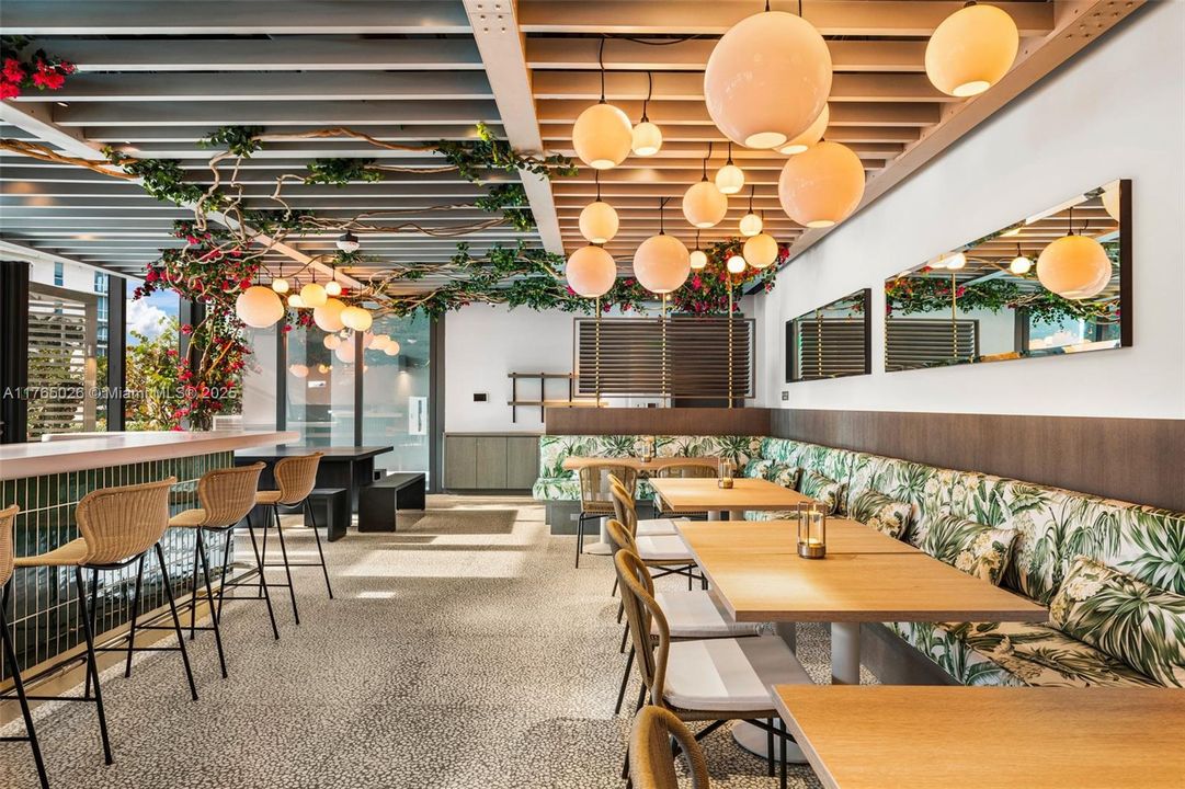 Recently Sold: $4,100,000 (2 beds, 2 baths, 1434 Square Feet)