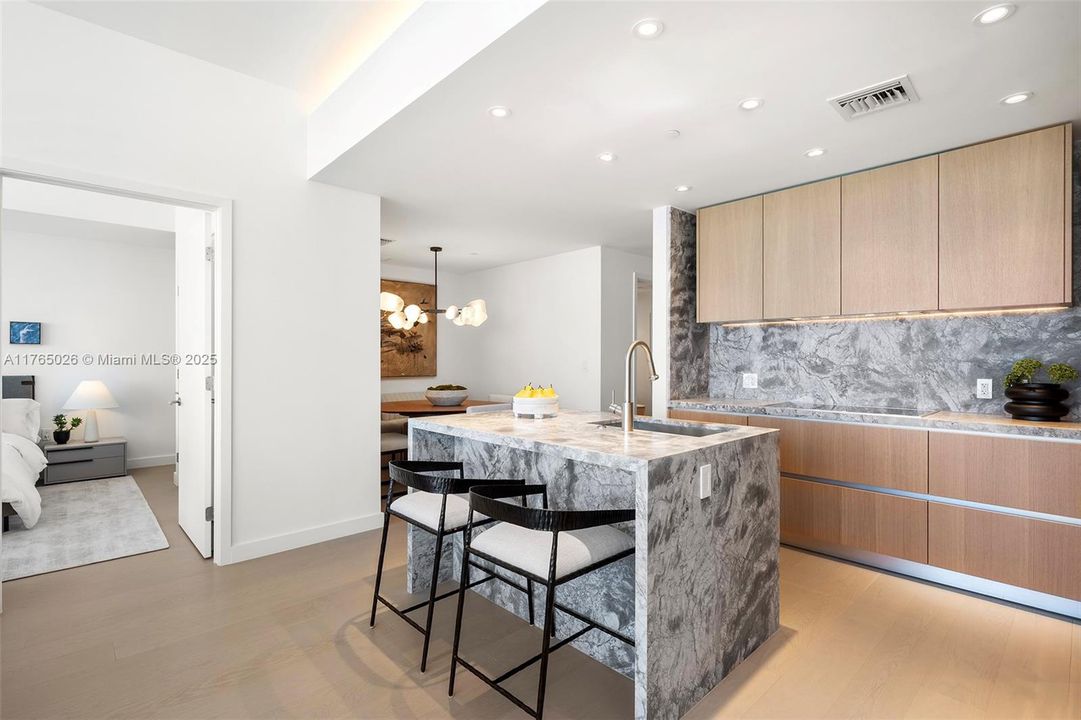 Recently Sold: $4,100,000 (2 beds, 2 baths, 1434 Square Feet)