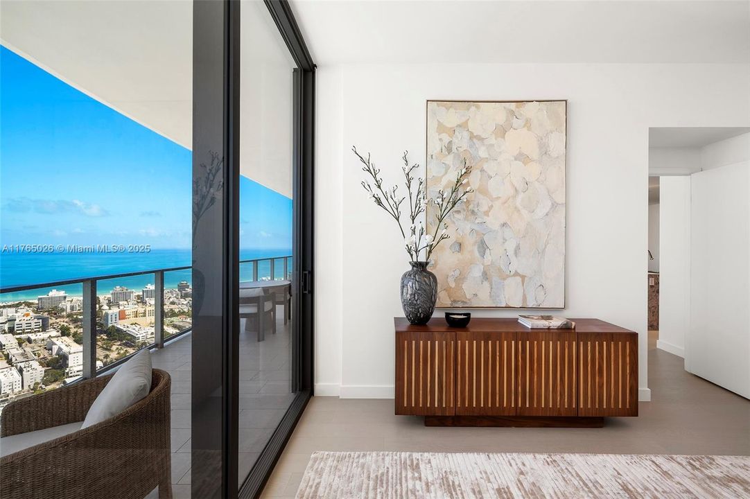 Recently Sold: $4,100,000 (2 beds, 2 baths, 1434 Square Feet)