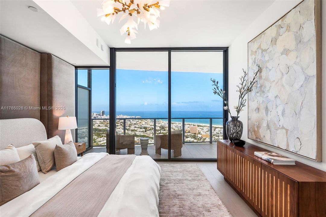 Recently Sold: $4,100,000 (2 beds, 2 baths, 1434 Square Feet)