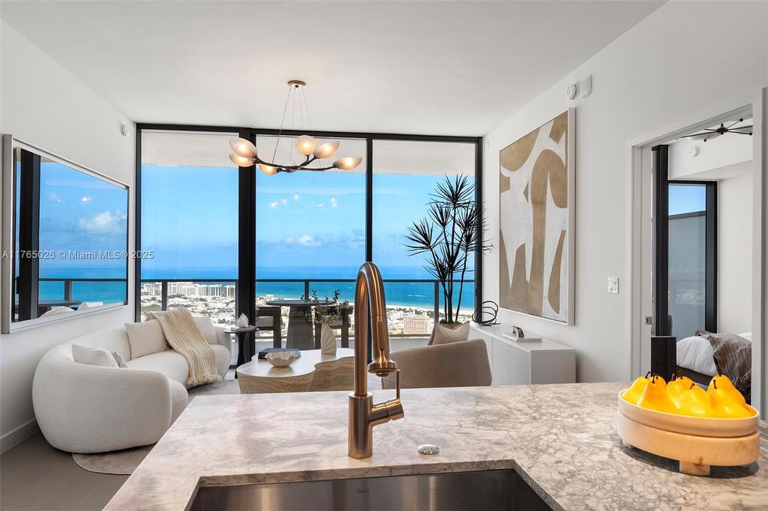 Recently Sold: $4,100,000 (2 beds, 2 baths, 1434 Square Feet)