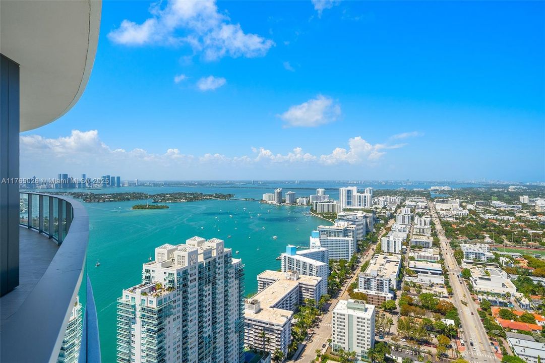 Recently Sold: $4,100,000 (2 beds, 2 baths, 1434 Square Feet)
