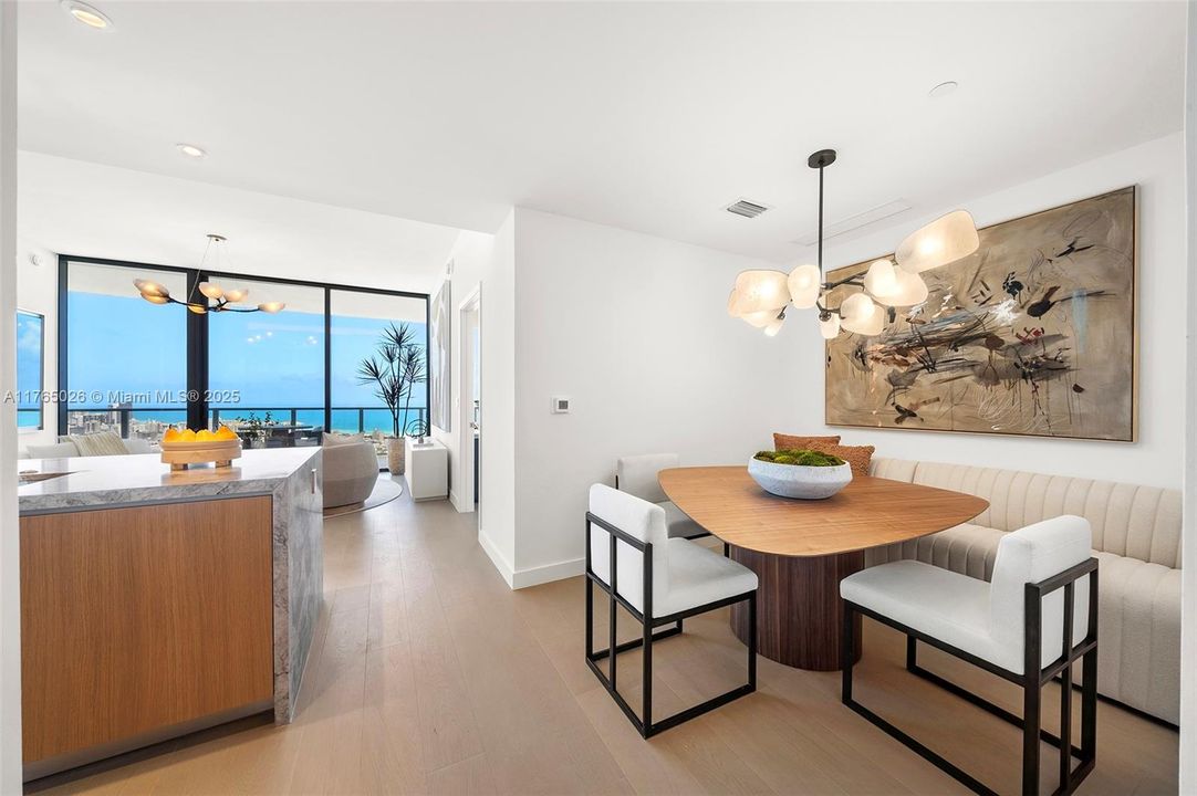 Recently Sold: $4,100,000 (2 beds, 2 baths, 1434 Square Feet)